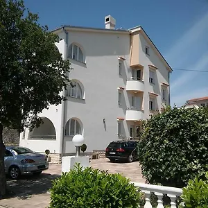 Guest house Garfild, Novi Vinodolski